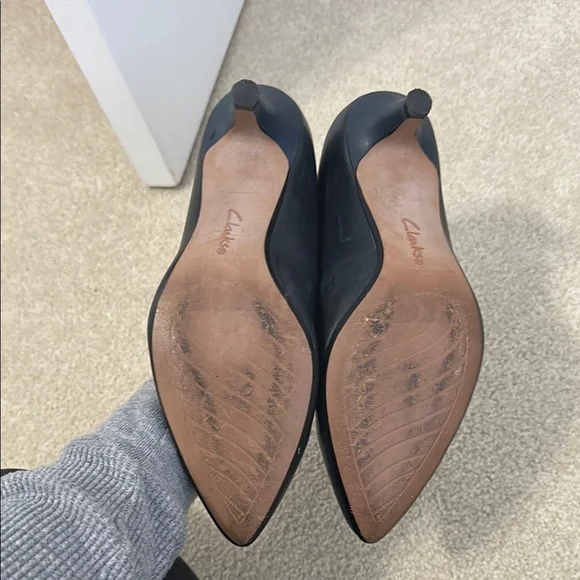 Clarks Navy Blue Women's Pumps - Picture 4 of 4